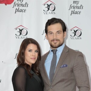 Giacomo Gianniotti et sa fiancée Nichole Gustafson au 30e gala annual My Friend's Place au Hollywood Palladium à Los Angeles, le 7 avril 2018.