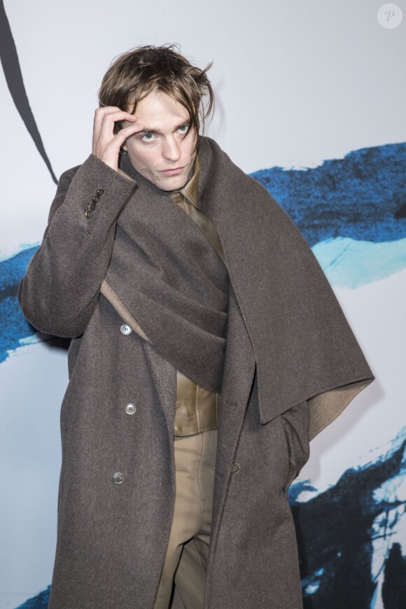 Robert Pattinson lors du photocall du défilé Christian Dior Homme automne hiver 2019/2020 au Champs de Mars à Paris le 18 janvier 2019. © Olivier Borde / Bestimage Photocall