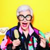 Iris Apfel, 97 ans, succède à Bella Hadid et Cara Delevingne au titre d'ambassadrice de la Plage Magnum, en marge du Festival de Cannes. Photo par Mert et Marcus.