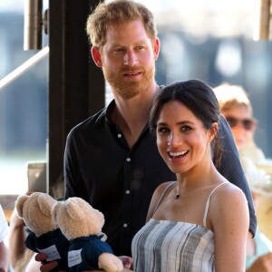 Le prince Harry, duc de Sussex, et Meghan Markle, duchesse de Sussex (enceinte) arrivent baie Kingfisher, sur l'île Fraser, en Australie, le 22 octobre 2018.