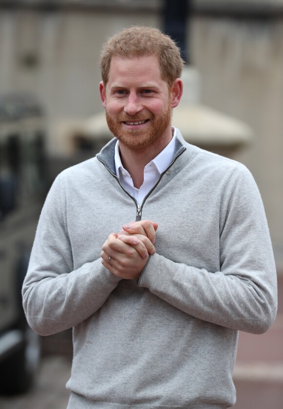Le prince Harry, duc de Sussex, annonce à la presse la naissance de son fils à 5h26 ce lundi 6 mai 2019.