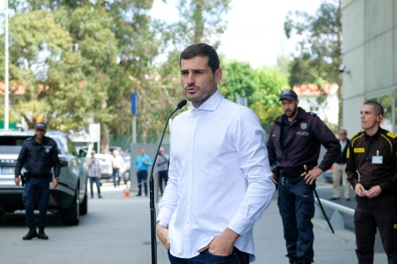 Le footballeur Iker Casillas quitte l'hôtel CUF Porto. Porto, le 6 mai 2019.