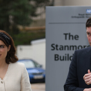 La princesse Eugenie d'York et son mari Jack Brooksbank lors d'une visite l'Hôpital national orthopédique royal de Londres pour l'ouverture du nouveau bâtiment Stanmore le 21 mars 2019.