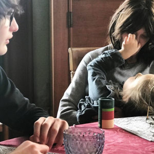 Carla Bruni avec ses enfants, Aurélien et Giulia, sur Instagram le 5 janvier 2018.