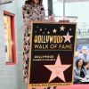 Anne Hathaway dans une robe Valentino - Anne Hathaway reçoit son étoile sur le Walk Of Fame dans le quartier de Hollywood à Los Angeles, le 9 mai 2019