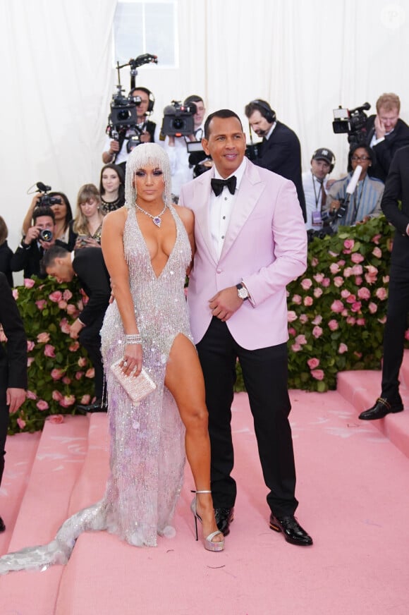 Jennifer Lopez et son fiancé Alex Rodriguez - Arrivées des people à la 71ème édition du MET Gala (Met Ball, Costume Institute Benefit) sur le thème "Camp: Notes on Fashion" au Metropolitan Museum of Art à New York, le 6 mai 2019.