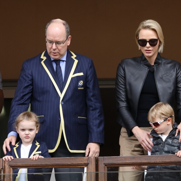 Le prince Albert II et la princesse Charlène de Monaco avec leurs enfants le prince Jacques de Monaco et la princesse Gabriella de Monaco lors de la 9ème édition du Tournoi Sainte Dévote de Rugby au Stade Louis II à Monaco, le 11 mai 2019.© Jean-Charles Vinaj/Pool/Bestimage