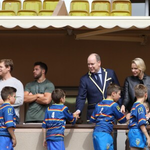 Le prince Albert II et la princesse Charlène de Monaco lors de la 9ème édition du Tournoi Sainte Dévote de Rugby au Stade Louis II à Monaco, le 11 mai 2019. © Jean-Charles Vinaj/Pool/Bestimage