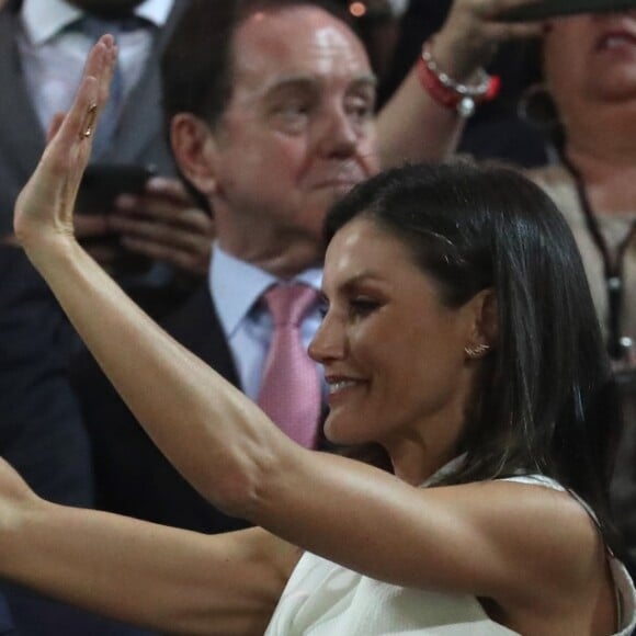 La reine Letizia d'Espagne assiste à la finale de Copa de Reina 2019: Real Sociedad vs At. de Madrid et remet la coupe à Sandra Ramajo (Real Sociedad) au stade Nuevo Estadio de los Carmenes à Grenade, le 11 mai 2019.