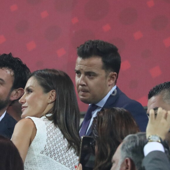 La reine Letizia d'Espagne assiste à la finale de Copa de Reina 2019: Real Sociedad vs At. de Madrid et remet la coupe à Sandra Ramajo (Real Sociedad) au stade Nuevo Estadio de los Carmenes à Grenade, le 11 mai 2019.