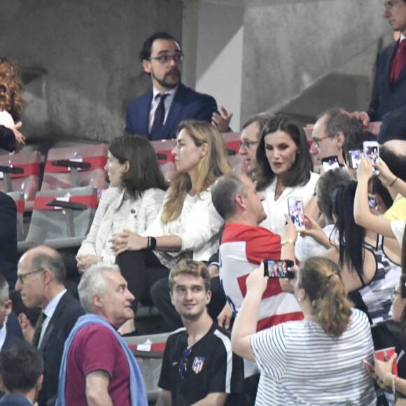 La reine Letizia d'Espagne assiste à la finale de Copa de Reina 2019: Real Sociedad vs At. de Madrid et remet la coupe à Sandra Ramajo (Real Sociedad) au stade Nuevo Estadio de los Carmenes à Grenade, le 11 mai 2019.