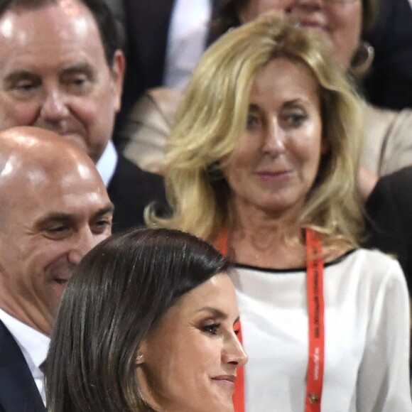 La reine Letizia d'Espagne assiste à la finale de Copa de Reina 2019: Real Sociedad vs At. de Madrid et remet la coupe à Sandra Ramajo (Real Sociedad) au stade Nuevo Estadio de los Carmenes à Grenade, le 11 mai 2019.
