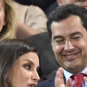 La reine Letizia d'Espagne assiste à la finale de Copa de Reina 2019: Real Sociedad vs At. de Madrid et remet la coupe à Sandra Ramajo (Real Sociedad) au stade Nuevo Estadio de los Carmenes à Grenade, le 11 mai 2019.