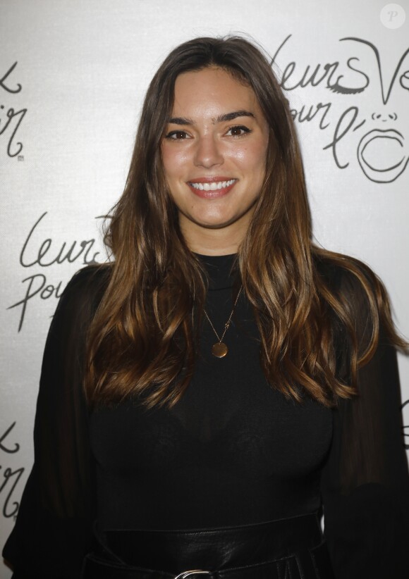La chanteuse Alma (Alexandra Maquet) - Photocall de la 6ème édition du concert caritatif pour l'association "Leurs Voix Pour l'Espoir" contre le cancer à l'Olympia à Paris le 12 octobre 2017. © Marc Ausset-Lacroix/Bestimage