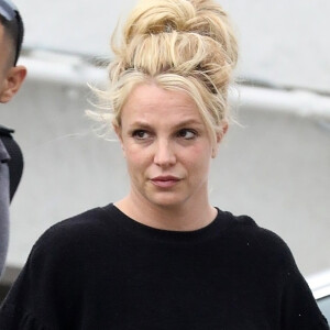Exclusif - Prix Spécial - No web - Britney Spears, qui semble en meilleure santé, est allée faire des UV à Thousand Oaks, Los Angeles, le 26 avril 2019. Britney a été internée près d'un mois pour "détresse émotionnelle". Selon la rumeur, la star serait encore très tourmentée par l'état de santé de son père et aurait encore des problèmes avec son traitement.