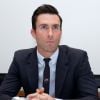 Adam Levine change radicalement de look : les internautes mitigés !