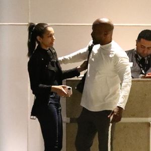 Exclusif - Jamie Foxx est allé diner avec sa fille Corinne et sa compagne Katie Holmes à Los Angeles. La petite famille est ensuite allée voir un film. Jamie et Katie très complices et amoureux se tiennent la main à la sortie du cinéma. Le 9 avril 2019