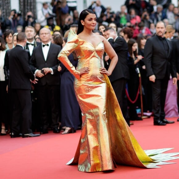 Aishwarya Rai à la montée des marches du film "A Hidden Life" au 72ème Festival International du Film de Cannes, France, le 19 mai 2019.