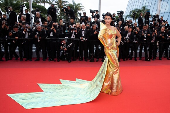 Aishwarya Rai à la montée des marches du film "A Hidden Life" au 72ème Festival International du Film de Cannes, France, le 19 mai 2019.