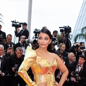 Aishwarya Rai à la montée des marches du film "A Hidden Life" au 72ème Festival International du Film de Cannes, France, le 19 mai 2019.