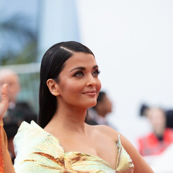 Aishwarya Rai à la montée des marches du film "A Hidden Life" au 72ème Festival International du Film de Cannes, France, le 19 mai 2019.