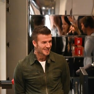 David Beckham fait la promotion de ses produits cosmétiques pour hommes House 99 (soins pour le visage, la barbe, le corps et les cheveux) dans la boutique éphémère le de House 99 aux Galeries Lafayette Champs-Élysées, à Paris, France, le 21 mai 2019.