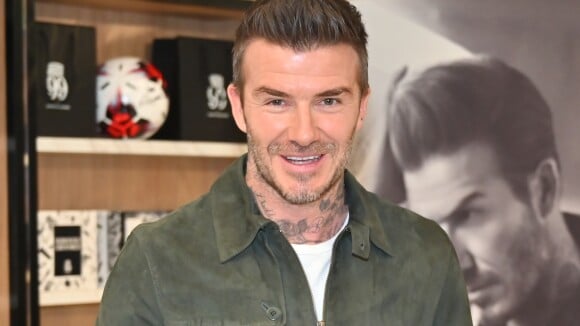 David Beckham à Paris : beau gosse acclamé pour laisser son empreinte