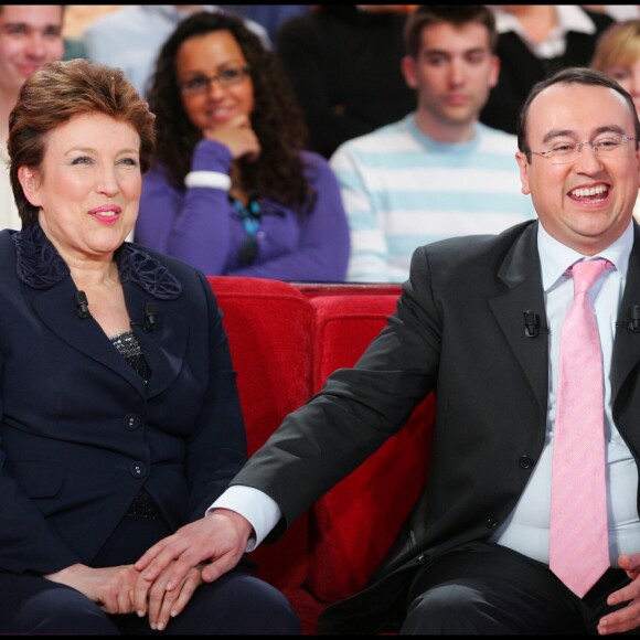 Roselyne et Pierre Bachelot sur le plateau de Vivement Dimanche, en 2008