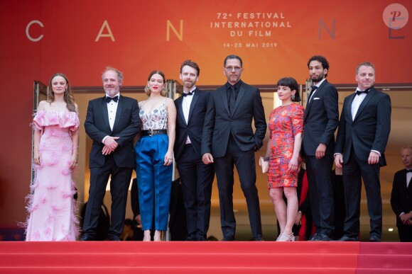 Sara Forestier, Arnaud Desplechin, Léa Seydoux, Antoine Reinartz, Roschdy Zem, Chloé Simoneaux, guest, Jérémy Brunet - Montée des marches du film "Roubaix, une lumière (Oh Mercy!)" lors du 72ème Festival International du Film de Cannes. Le 22 mai 2019 © Borde / Bestimage
