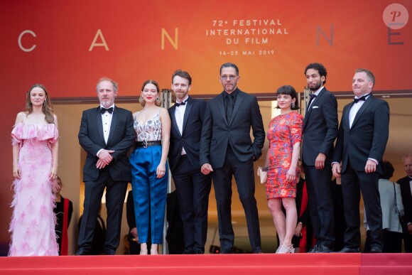 Sara Forestier, Arnaud Desplechin, Léa Seydoux, Antoine Reinartz, Roschdy Zem, Chloé Simoneaux, guest, Jérémy Brunet - Montée des marches du film "Roubaix, une lumière (Oh Mercy!)" lors du 72ème Festival International du Film de Cannes. Le 22 mai 2019 © Borde / Bestimage