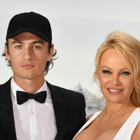 Brandon Lee et sa mère Pamela Anderson lors de la soirée Amber Lounge Monaco 2019 au profit de la fondation de Jackie Stewart "Race Against Dementia" à l'hôtel Méridien Beach Plaza à Monaco, le 24 mai 2019. © Bruno Bebert