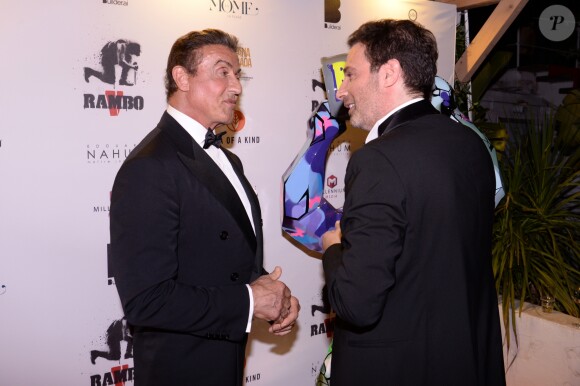 Sylvester Stallone et Richard Orlinski lors du dîner Millennium Media et du cocktail en l'honneur de Sylvester Stallone, organisé par Five Eyes Production sur la plage La Môme, lors du 72ème Festival International du Film de Cannes. A cette occasion, en hommage à sa carrrière, Richard Orlinski a offert à Sylvester Stallone une édition unique d'une de ses oeuvres, un "Wild Kong" d'une valeur de 80.000 euros. Cannes, le 24 mai 2019. © Rachid Bellak/Bestimage