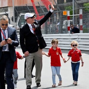 Le Prince Albert II de Monaco avec son fils le prince Jacques, Kaia- Rose, la fille de Gareth Wittstock, le frère de la princesse Charlene, et la princesse Gabriella le samedi 25 mai 2019, jour des essais qualificatifs pour le 77 ème Grand Prix de Formule 1 (F1) à Monaco. Monaco le 25 Mai 2019. © Bruno Bebert / Bestimage