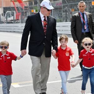 Le Prince Albert II de Monaco avec son fils le prince Jacques, Kaia- Rose, la fille de Gareth Wittstock, le frère de la princesse Charlene, et la princesse Gabriella le samedi 25 mai 2019, jour des essais qualificatifs pour le 77 ème Grand Prix de Formule 1 (F1) à Monaco. Monaco le 25 Mai 2019. © Bruno Bebert / Bestimage