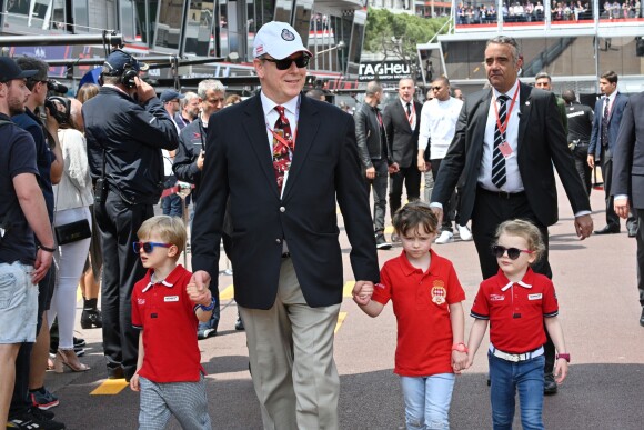 Le Prince Albert II de Monaco avec son fils le prince Jacques, Kaia- Rose, la fille de Gareth Wittstock, le frère de la princesse Charlene, et la princesse Gabriella le samedi 25 mai 2019, jour des essais qualificatifs pour le 77 ème Grand Prix de Formule 1 (F1) à Monaco. Monaco le 25 Mai 2019. © Bruno Bebert / Bestimage