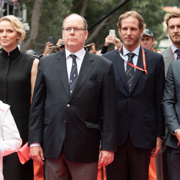 La princesse Charlène de Monaco, le prince Albert II de Monaco, Louis Ducruet, Pierre Casiraghi et Andrea Casiraghi lors de l'hommage rendu à Niki Lauda (décédé le 20 mai 2019) avant le départ du Grand Prix de Formule 1 de Monaco, le 26 mai 2019. David Nivière/Pool/Bestimage