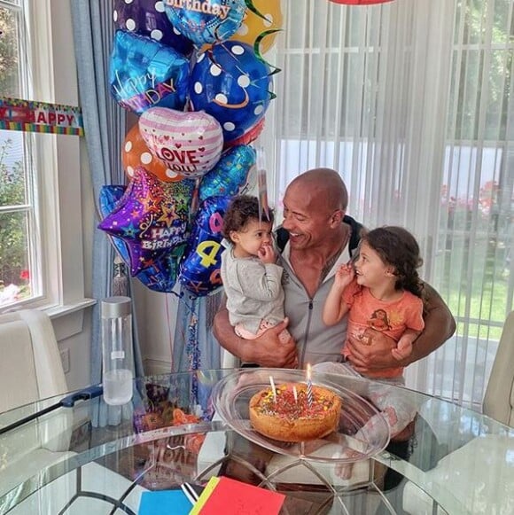 Dwayne Johnson et ses deux filles Tiana et Jasmine. Mai 2019.