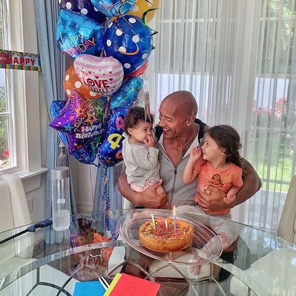 Dwayne Johnson et ses deux filles Tiana et Jasmine. Mai 2019.