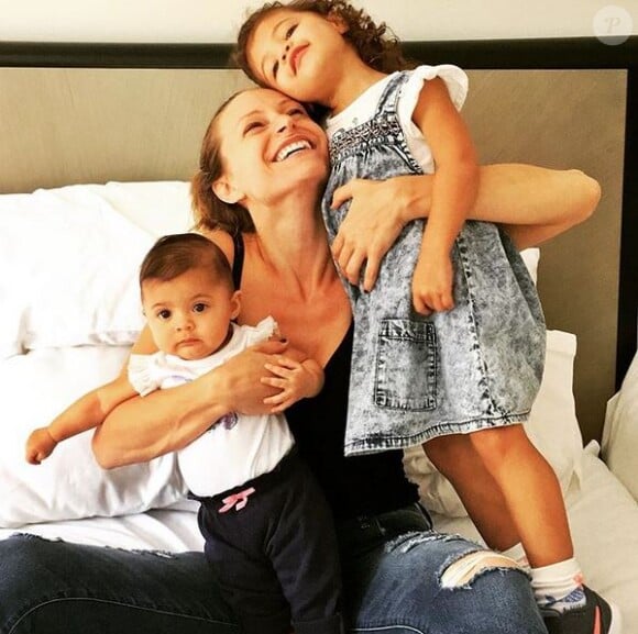 Lauren Hashian, l'épouse de Dwayne Johnson, et leurs deux filles Tiana et Jsmine. Mai 2019.