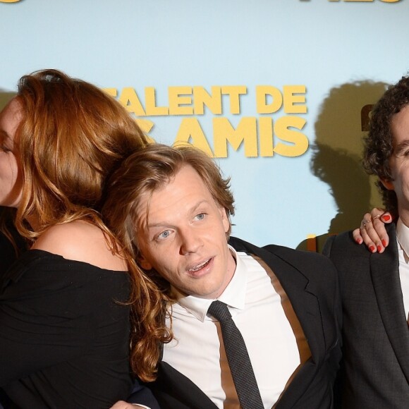 Anne Marivin, Tom Dingler, Julia Piaton, Alex Lutz, Bruno Sanches et Audrey Lamy - Avant-première du film "Le talent de mes amis" au théâtre Bobino à Paris le 4 mai 2015.