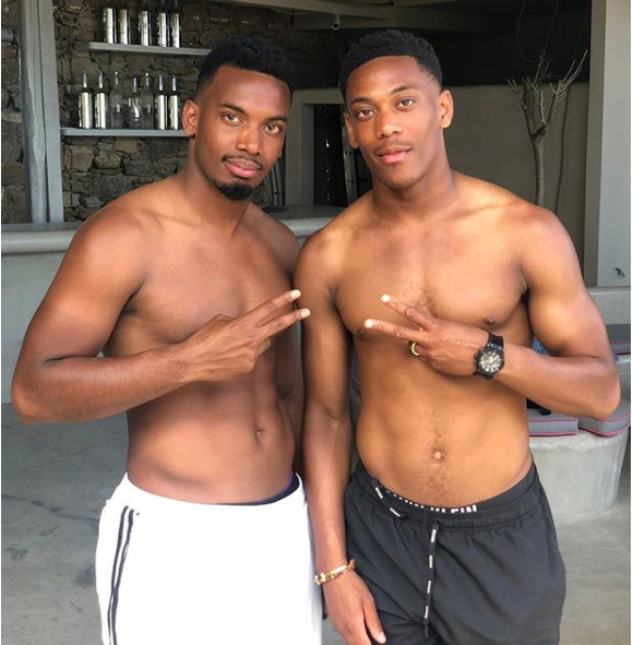 Anthony Martial et son frère Johan Martial, également footballeur, profitent de vacances à Mykonos, en Grèce, en mai 2019.