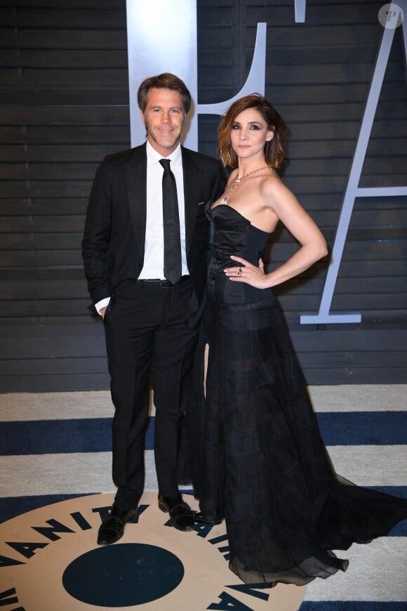 Le prince Emmanuel-Philibert de Savoie et sa femme Clotilde Courau le 4 mars 2018 à Los Angeles lors de la soirée Vanity Fair pour les Oscars.