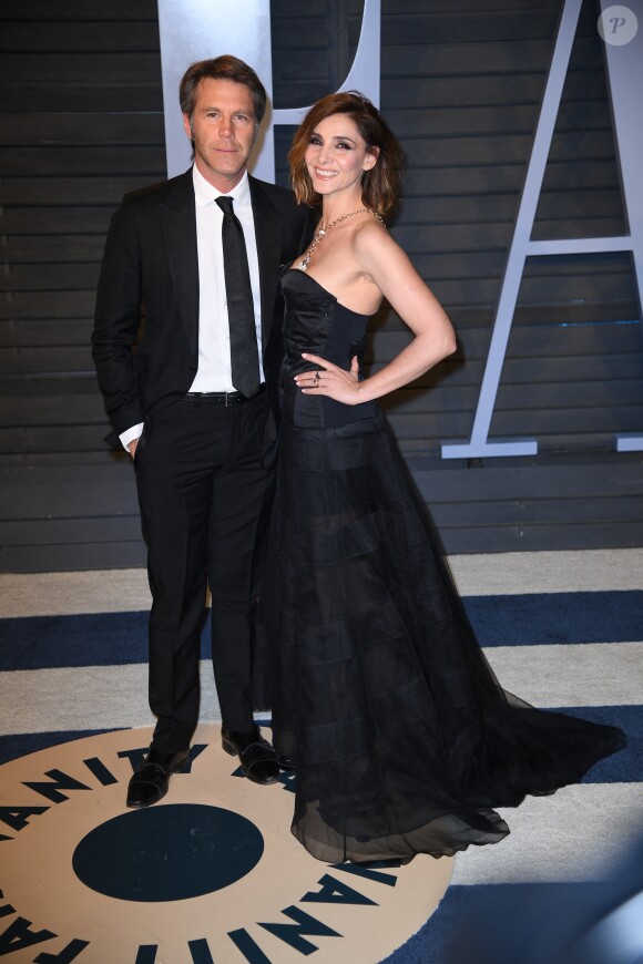 Le prince Emmanuel-Philibert de Savoie et sa femme Clotilde Courau le 4 mars 2018 à Los Angeles lors de la soirée Vanity Fair pour les Oscars.
