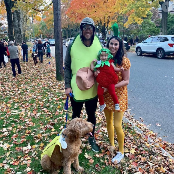 Nick Foles (quarterback des Jacksonville Jaguars en NFL) et sa femme Tori, ici avec leur petite Lily lors d'Halloween 2018 (photo Instagram), ont perdu un petit garçon suite à une fausse couche de Tori en mai 2019.