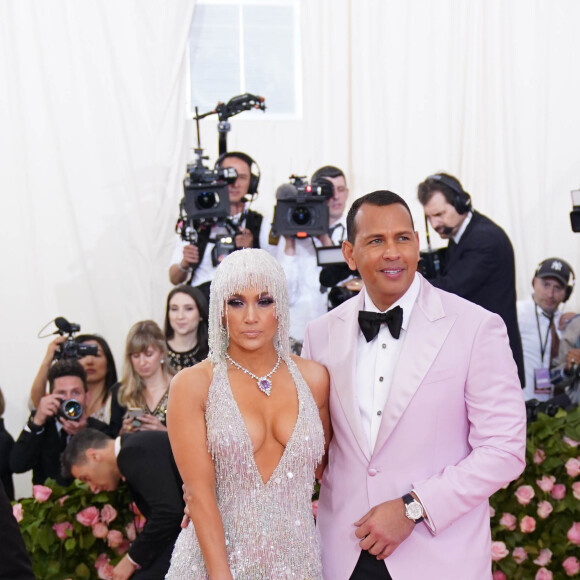 Jennifer Lopez et son fiancé Alex Rodriguez à la 71e édition du MET Gala sur le thème "Camp: Notes on Fashion" au Metropolitan Museum of Art à New York, le 6 mai 2019.