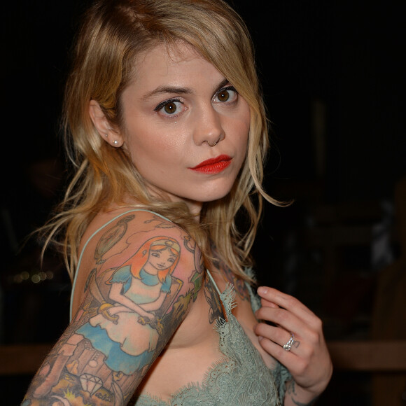 Béatrice Martin (Coeur de pirate) au défilé de mode "H&M" collection prêt-à-porter Automne-Hiver 2017/2018 au Tennis Club à Paris, France, le 1er mars 2017. © CVS-Veeren/Bestimage
