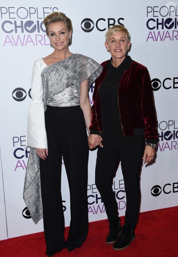 Ellen Degeneres et sa femme Portia de Rossi à la soirée des People's Choice Awards à Los Angeles, Californie, Etats-Unis, le 18 janvier 2017.