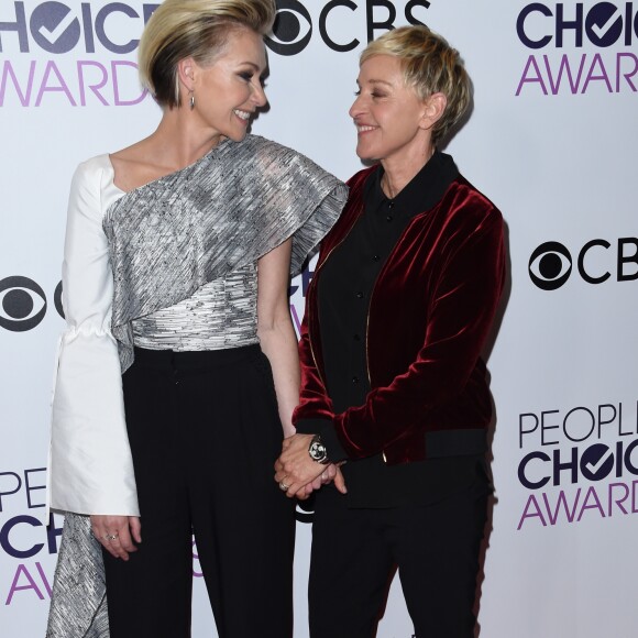 Ellen Degeneres et sa femme Portia de Rossi à la soirée des People's Choice Awards à Los Angeles, Californie, Etats-Unis, le 18 janvier 2017.