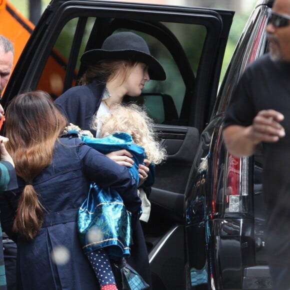 Exclusif - Blake Lively enceinte de son 3ème enfant est allée rendre visite à son mari Ryan Reynolds avec ses enfants Inez et James sur le tournage du film Free Guy à Boston, le 25 mai 2019