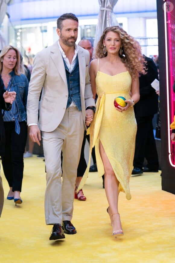 Blake Lively enceinte et son mari Ryan Reynolds à la première de Pokemon Detective Pikachu au Military Island sur Times Square à New York, le 2 mai 2019